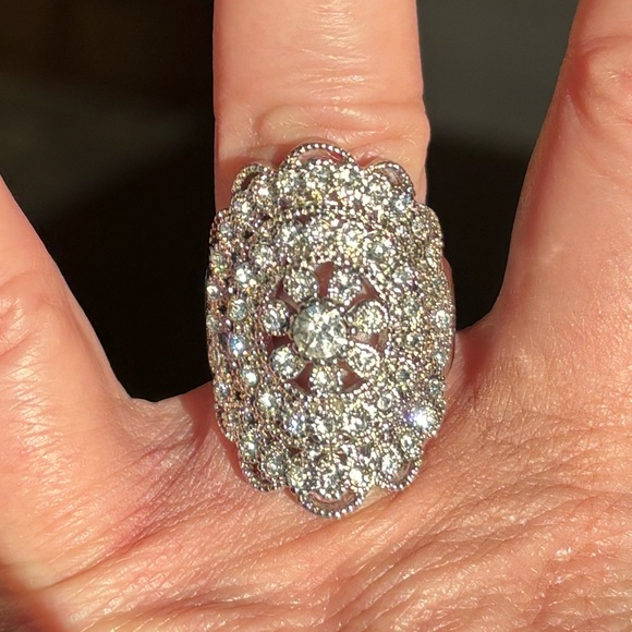 Elegant silver crystal ring. Delicate filigree & inlaid crystals. Sz. 8. - Picture 2 of 9